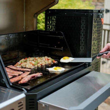 Load image into Gallery viewer, Masterbuilt Masterbuilt 800 FREE Charcoal &amp; Thermapen Pro MK4 - Creative Outdoor Living